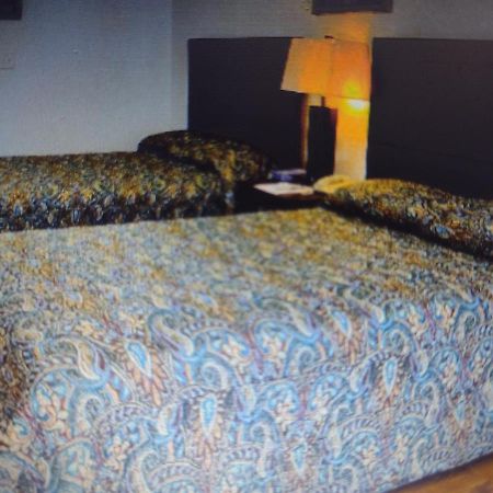 Budget Inn & Suites -Super-Ice Cold Spotless Rooms- Door-To-Door Lit Parking & Lowest Price Plus Hbo Max,Spanish Tv, Internet Free!! Freer Exterior foto