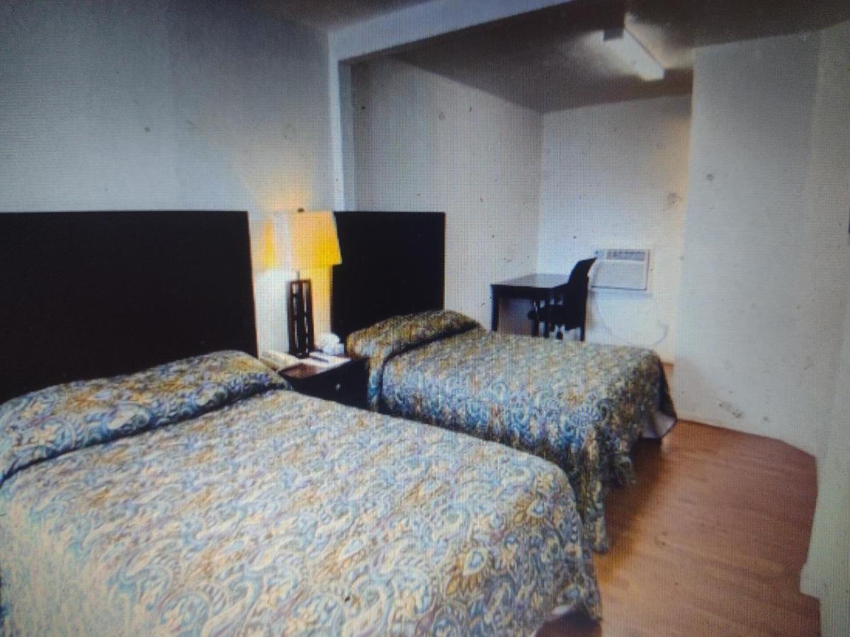 Budget Inn & Suites -Super-Ice Cold Spotless Rooms- Door-To-Door Lit Parking & Lowest Price Plus Hbo Max,Spanish Tv, Internet Free!! Freer Exterior foto