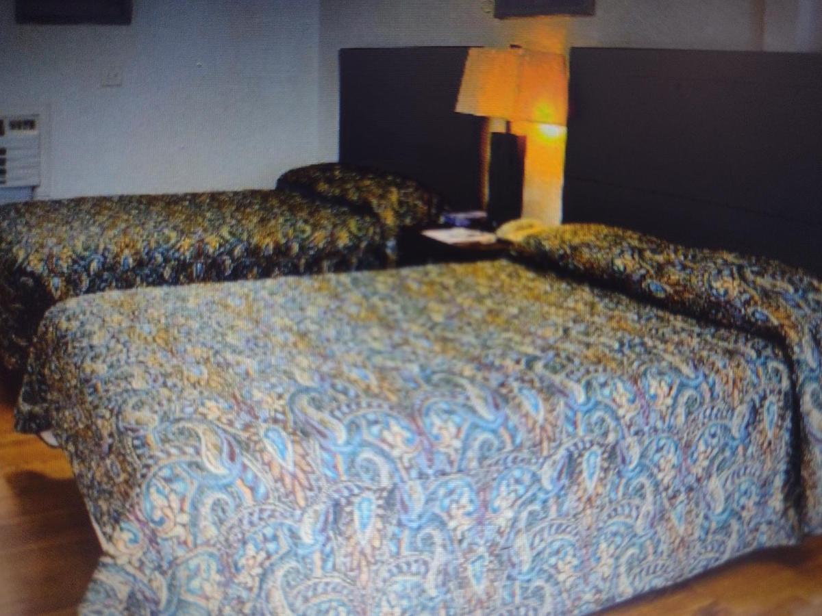 Budget Inn & Suites -Super-Ice Cold Spotless Rooms- Door-To-Door Lit Parking & Lowest Price Plus Hbo Max,Spanish Tv, Internet Free!! Freer Exterior foto