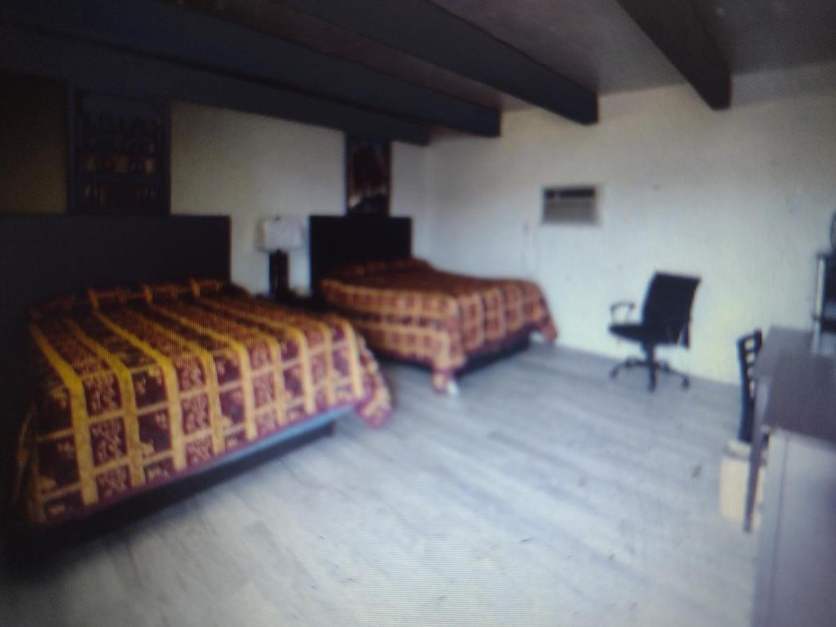 Budget Inn & Suites -Super-Ice Cold Spotless Rooms- Door-To-Door Lit Parking & Lowest Price Plus Hbo Max,Spanish Tv, Internet Free!! Freer Exterior foto